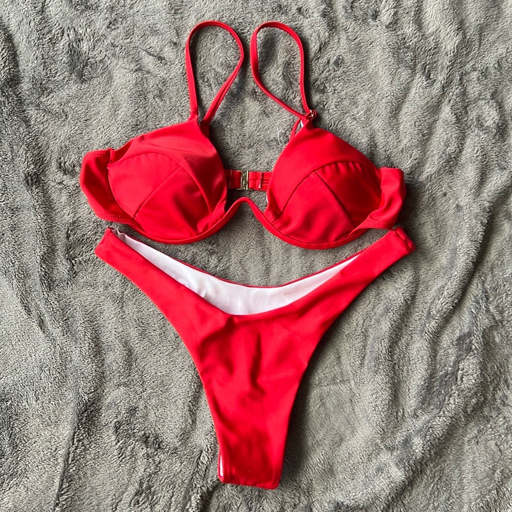 New Two piece bikini in large.
